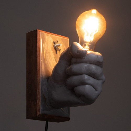 Светильник настенный Левая рука кулак 60Вт E27 18х18х10см серый/золото(9074511)