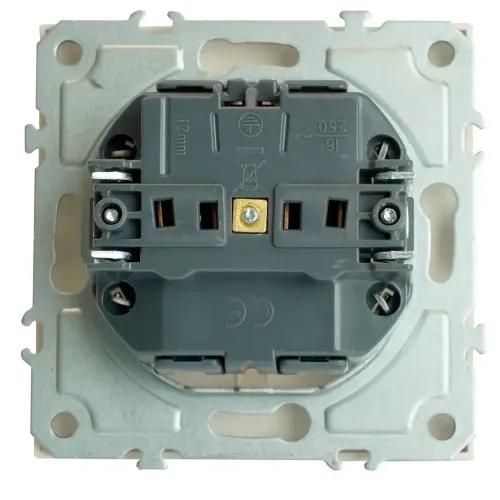 Розетка 2P+Е ЭМИЛИ шторки белый RST16-5110-01