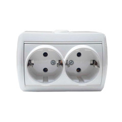 Розетка О/У 2-ая 2P+E  Ната керам.бел LEZARD 710-0200-127