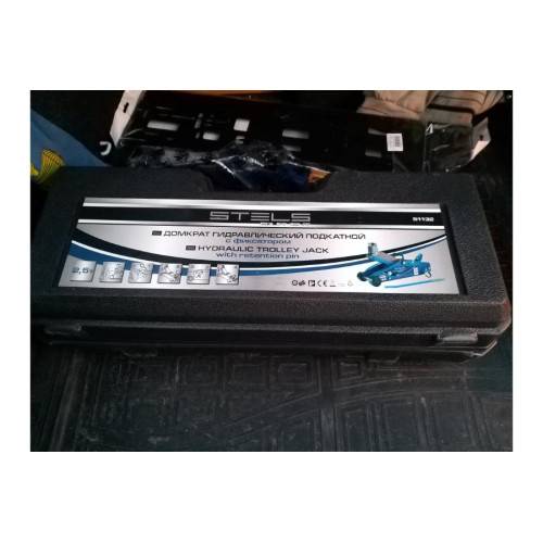 Домкрат подкатной STELS  2,5т с фиксатором, 140-385 мм, кейс (51132)