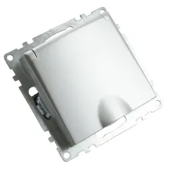 Розетка 2P+Е Катрин серебро крышка,с защитной шторкой GLS16-7112-03