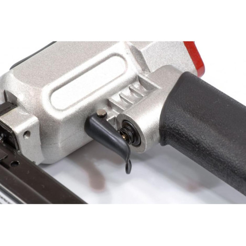 Пневмостеплер MATRIX (57420) для прямоугольных скоб от 10 до 22 мм