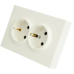 Розетка 2-ая 2P+E ЭМИЛИ шторки белый RST16-5114-01