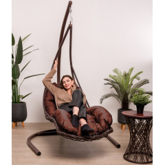 Кресло подвесное с ротангом ЛЕЖАЧЕЕ коричневое с коричневой подушкой