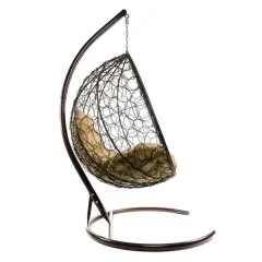 Кресло подвесное с ротангом Капля коричневое с бежевой подушкой