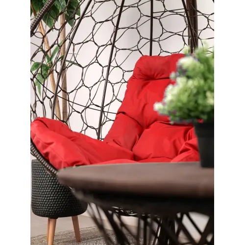 Кресло подвесное с ротангом Капля коричневое с красной подушкой