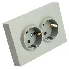 Розетка 2-ая 2P+E ЭМИЛИ шторки платин-сер RST16-5114-10