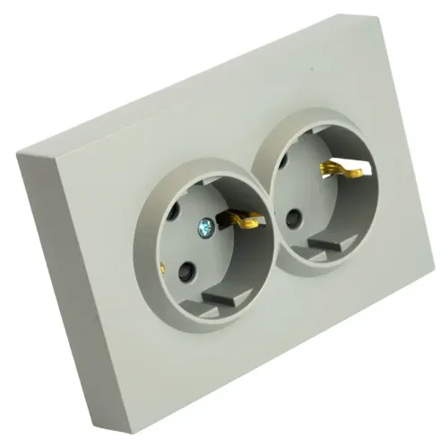 Розетка 2-ая 2P+E ЭМИЛИ шторки платин-сер RST16-5114-10