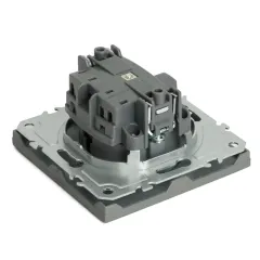 Розетка 2P+Е ЭМИЛИ шторки платиново-сер RST16-5110-10