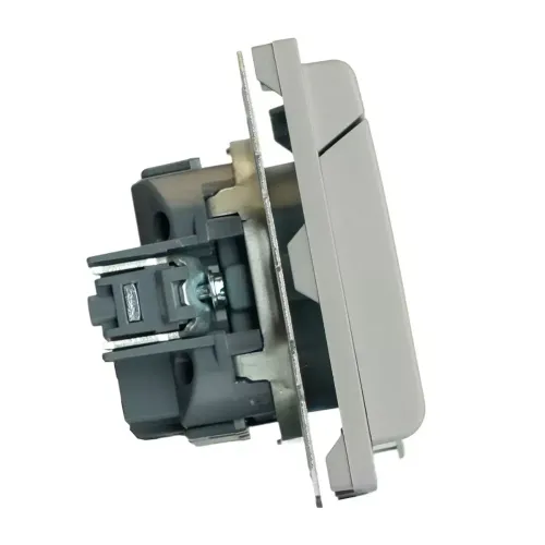 Розетка 2P+E ЭМИЛИ защ.шторки с крышкой платин-сер RST16-5112-10