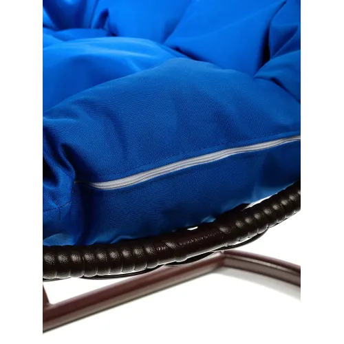 Кресло подвесное с ротангом Капля коричневое с синей подушкой