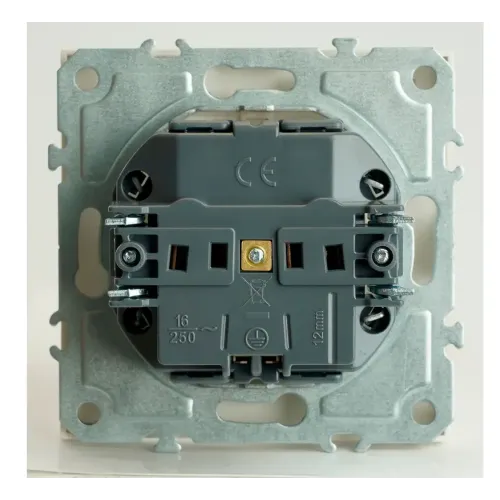 Розетка 2P+E ЭМИЛИ защ.шторки с крышкой белый RST16-5112-01