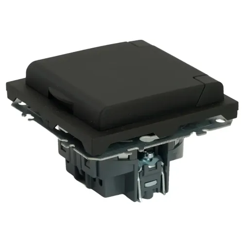 Розетка 2P+E ЭМИЛИ защ.шторки с крышкой черный RST16-5112-05