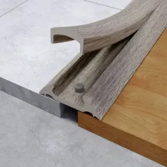 Порог с кабель-каналом 36мм 0,9 Дуб снежный ПВХ (ПМК36-0,9 215 ИДЕАЛ)