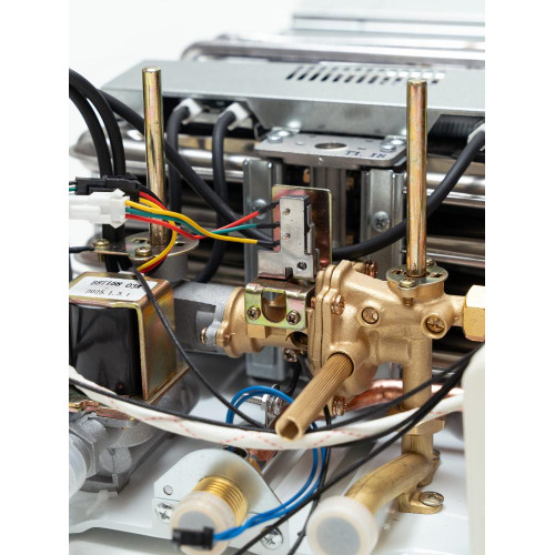 Водонагреватель газовый проточный GENBERG 108.01 eco, 8л